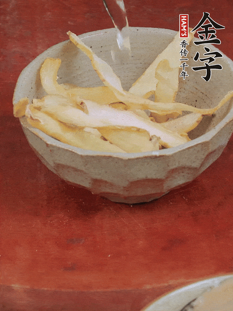 玉竹、花菇分別清水泡發(fā)。
