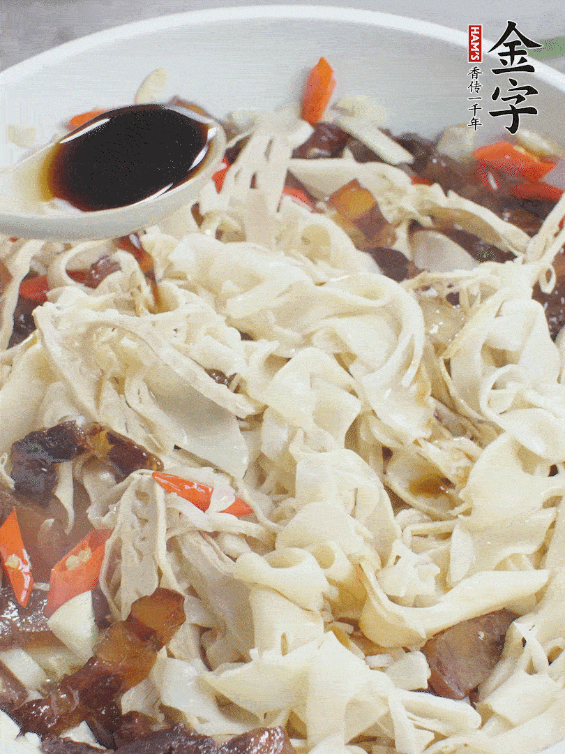 下糯米筍，淋一點生抽、蠔油調(diào)味。