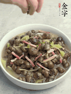出鍋，撒點蔥花。