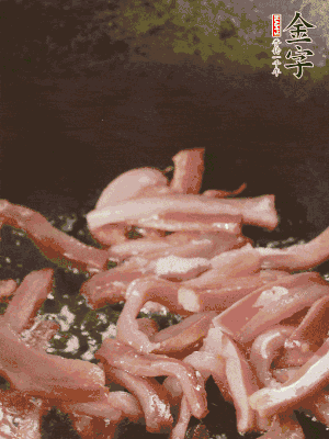 再放豌豆苗翻炒均勻。