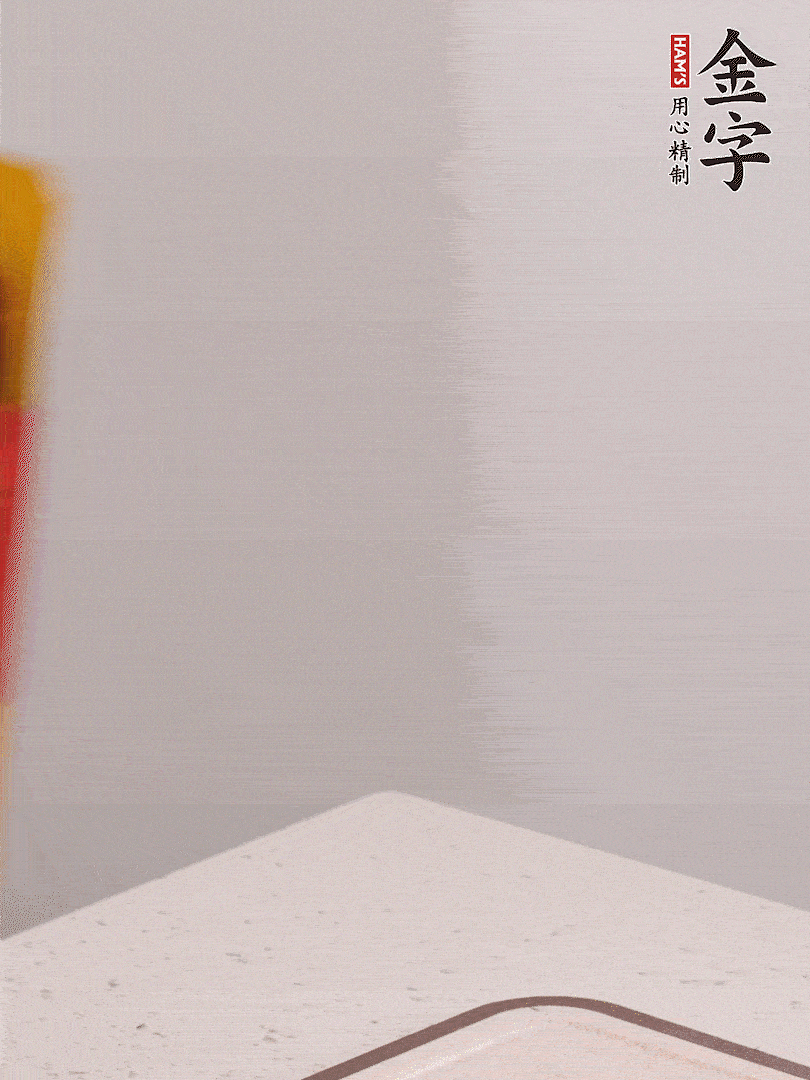 金字火腿切片，溫水浸泡5分鐘，將牛腩放鍋中，倒入比食材多2倍的清水，加姜焯水