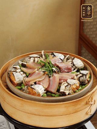 上鍋蒸15分鐘后，放蔥絲，潑熱油